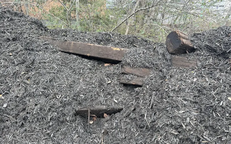 Oldcastle Lawn & Garden — Mulch supplier