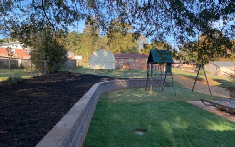 Earthworks Unlimited — Landscaper