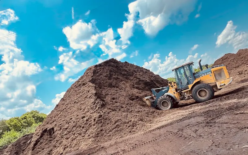 Dean's Eco-Green Recycling, LLC — Topsoil supplier