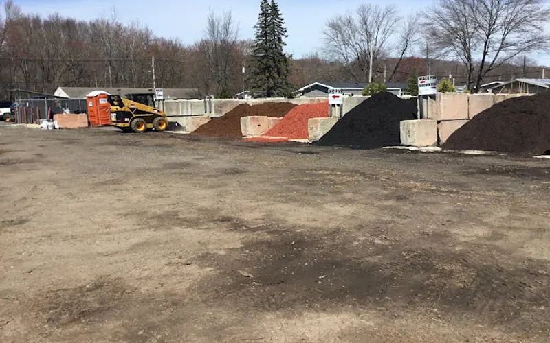 J & M Stone & Garden LLC — Landscaping supply store