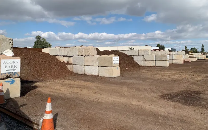 B D White Topsoil Company — Topsoil supplier