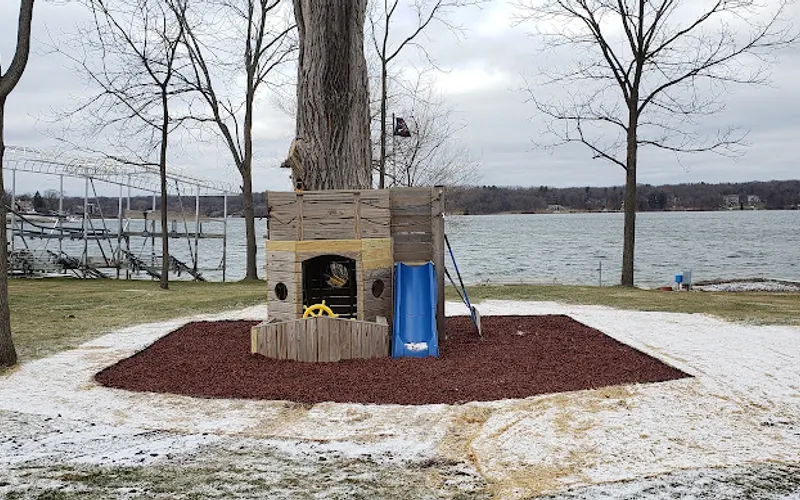 Four Bearded Dogs Inc — Mulch supplier