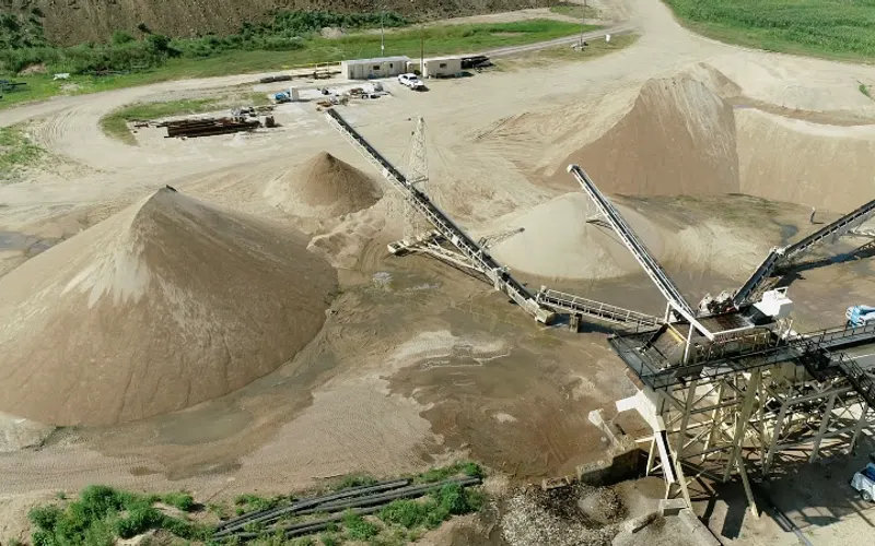 Mid-States Materials | Topeka Sand — Sand & gravel supplier