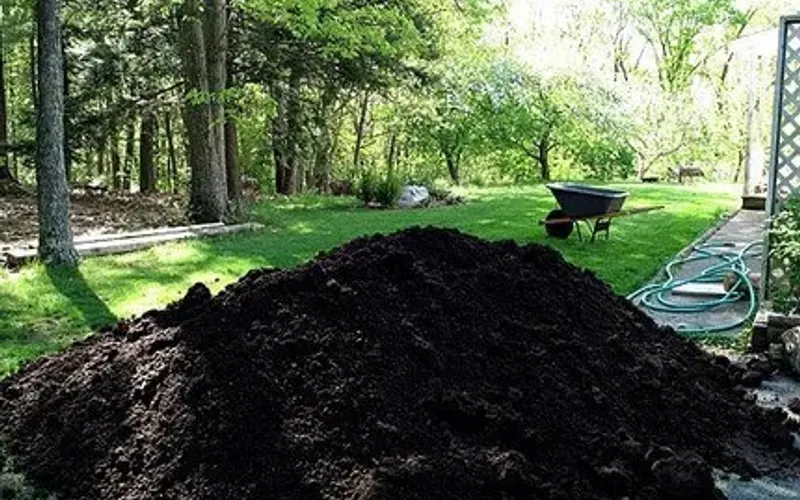 1-800-BY-MULCH INC. — Landscaping supply store