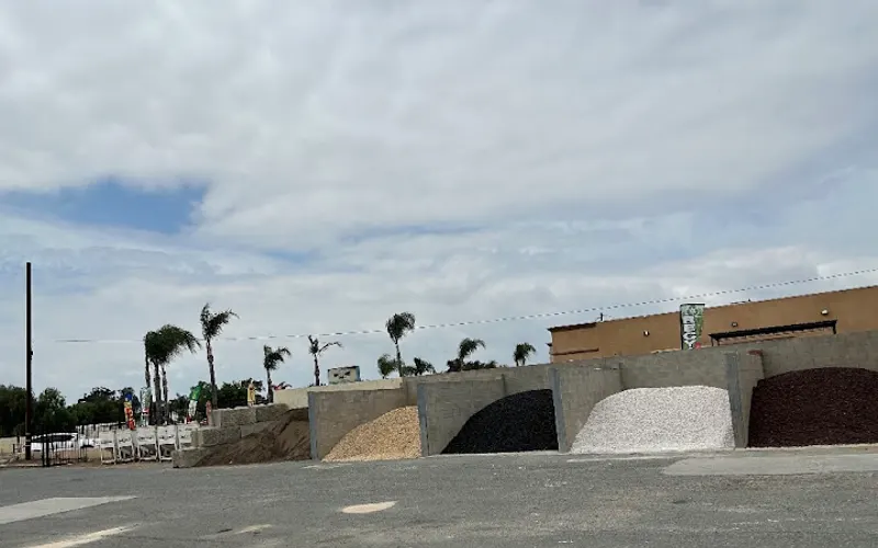 Saddleback material express llc — Landscaping supply store