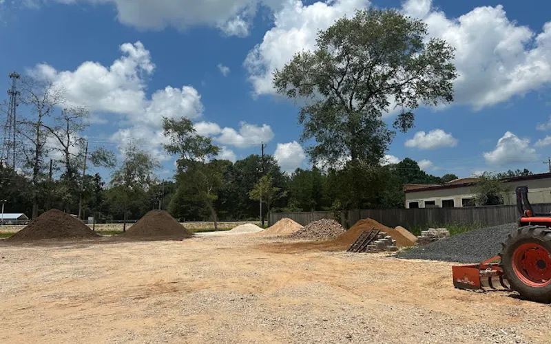 Landscape Solutions of Texas LLC — Topsoil supplier