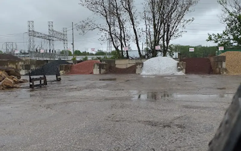 Indiana Mulch and Stone LLC — Topsoil supplier
