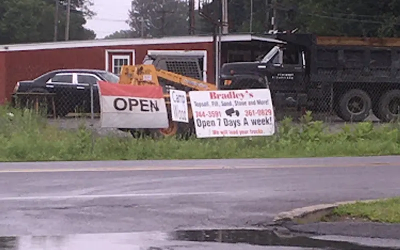 Bradleys TOPSOIL — Home goods store