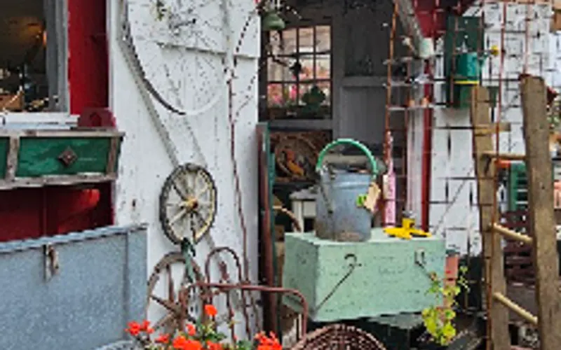 Calgo Gardens — Garden center