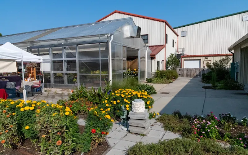 Brent & Becky's — Garden center