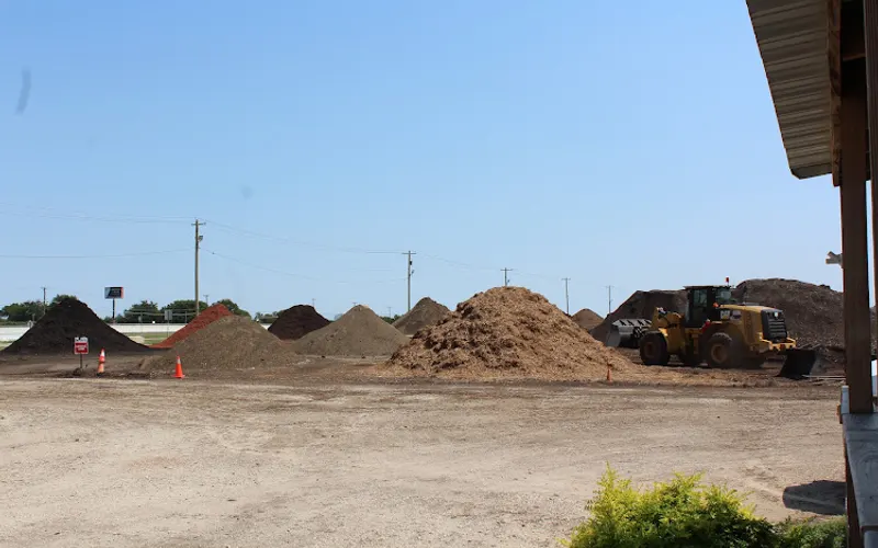 Living Earth - Lakeside — Topsoil supplier