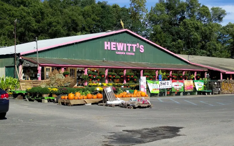 Hewitt's — Landscaper