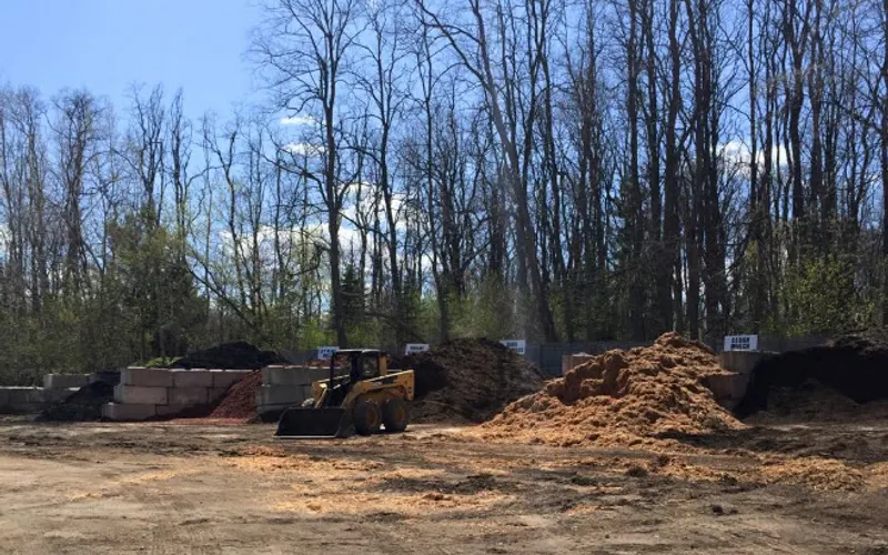 Lowrie's Landscape — Landscaper