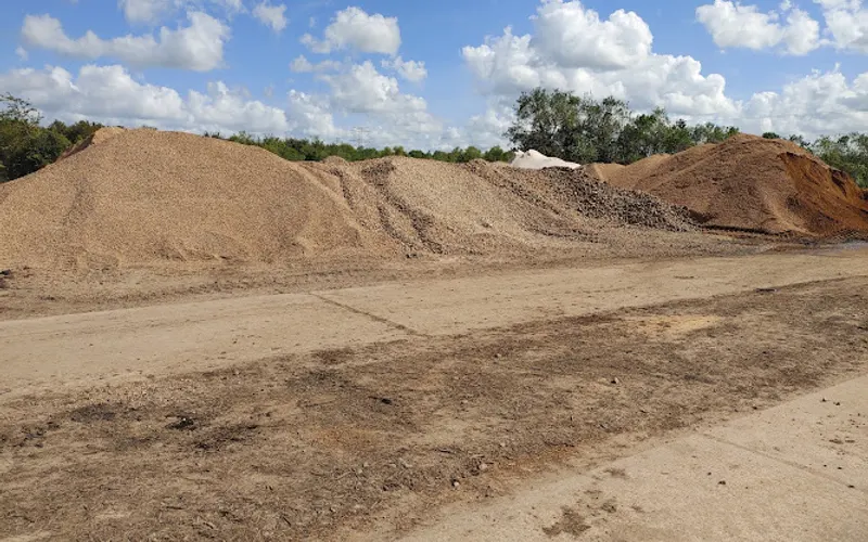 Living Earth - Iowa Colony — Mulch supplier