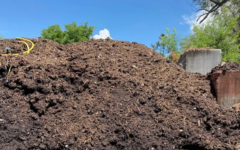 Roadrunner Industrial Works — Topsoil supplier