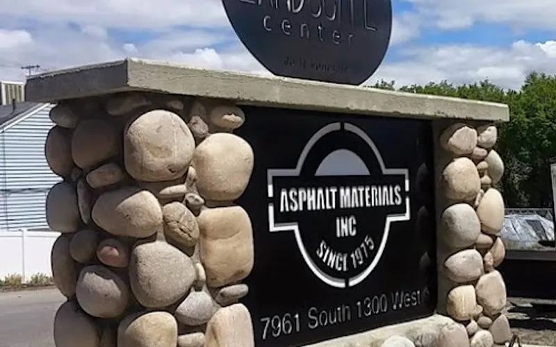 Kilgore Landscape Center at Asphalt Materials Inc. — Topsoil supplier