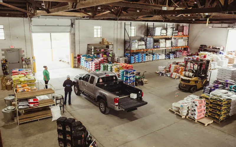 Centerra Country Store Wooster — Pet supply store