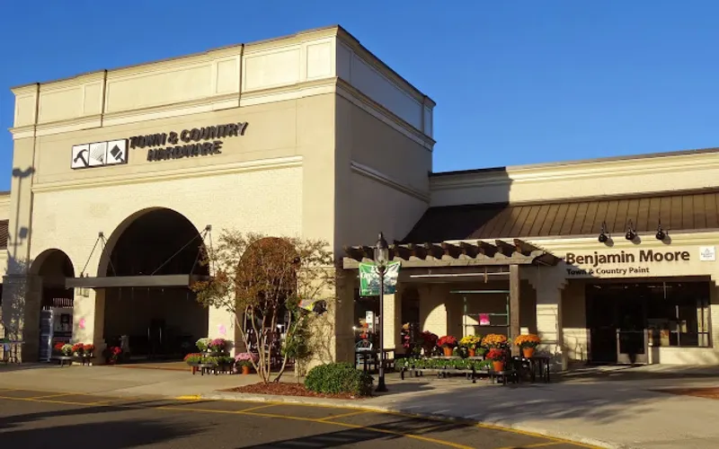 Town & Country Hardware — Hardware store