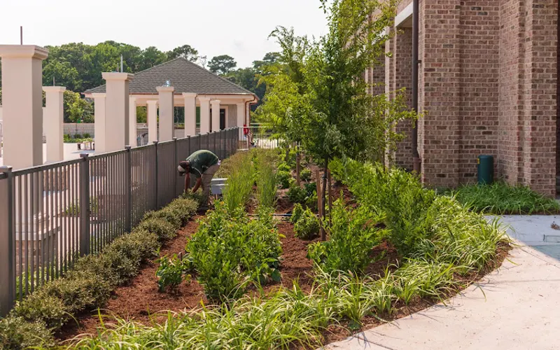 Earthscapes Lawn and Land Service, Inc. — Landscaper