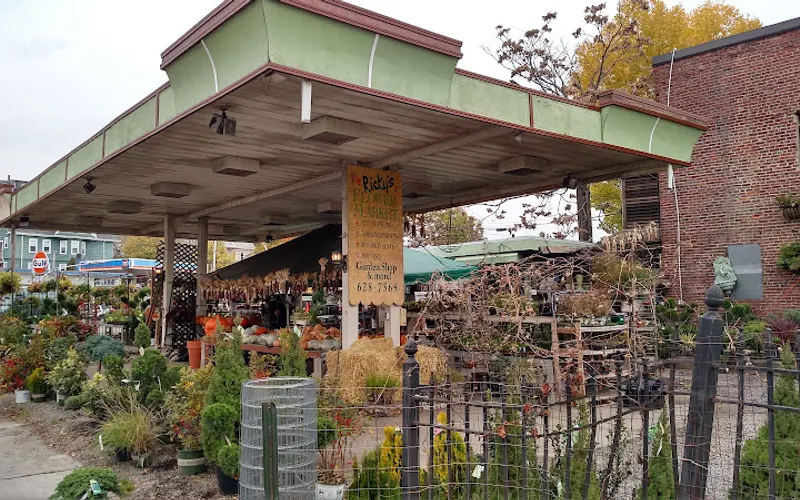 Ricky's Flower Market — Garden center