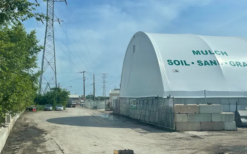 Evanston Organics — Mulch supplier