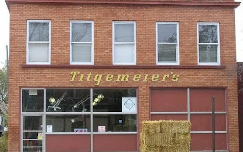Titgemeier's Feed and Garden — Animal feed store