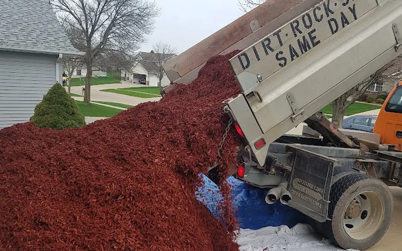 Maker Enterprises | Dirt, Rock, Sand, Mulch, Compost Delivery Cedar Rapids, IA — Topsoil supplier