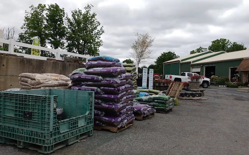 4 Seasons Garden Center — Topsoil supplier