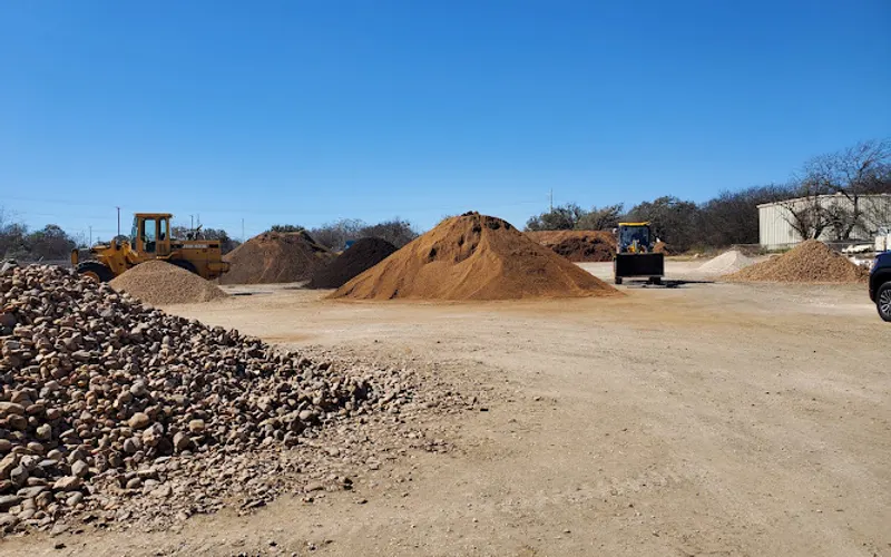 Wholesale Landscape Materials — Topsoil supplier