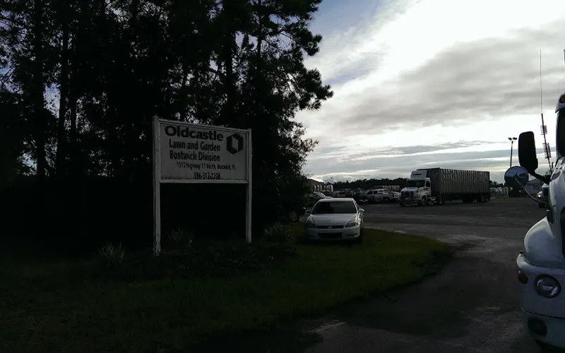 Oldcastle Lawn and Garden — Mulch supplier