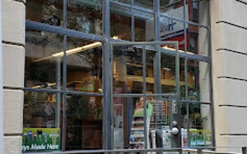Dumbo Hardware — Hardware store