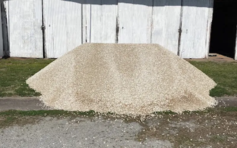 Linda's Sand & Gravel Llc — Topsoil supplier