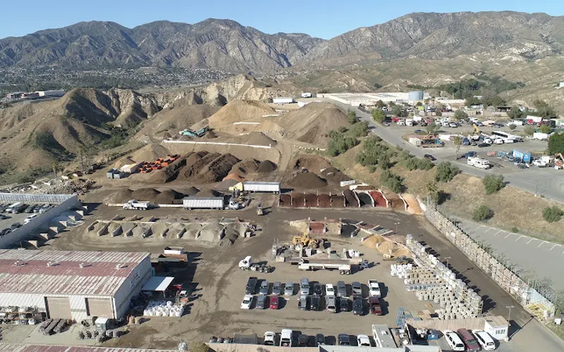 C & M Topsoil, Inc. — Topsoil supplier