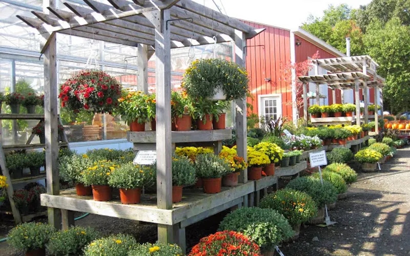 Running Brook Farms — Garden center