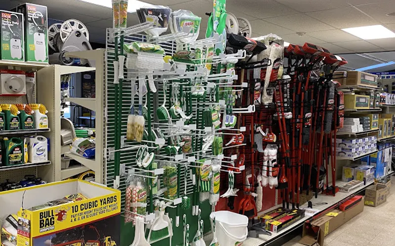 Raymond's Building Supply — Building materials store