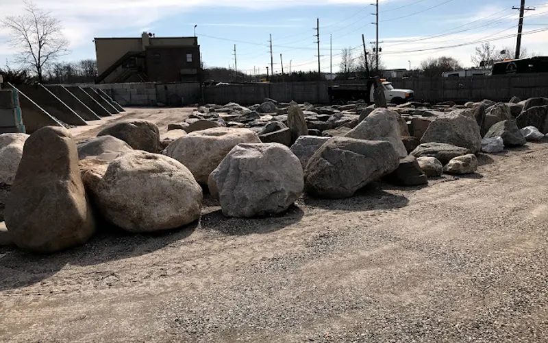 Boulders Rock Long Island, Retaining Walls Suffolk Nassau NY — Landscaping supply store